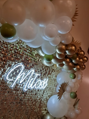 Neon LED Miłość wynajem Tychy - dekoracja ślubna, wesele, Walentynki, rocznica, zaręczyny, zimne światło 70x30 cm na ściankę, sesję Katowice Pszczyna - Zabawne Wydry