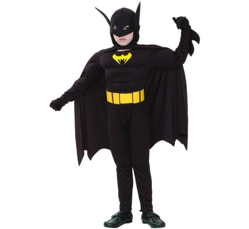 Ikoniczny strój Człowieka Nietoperza Batman dla dziecka (rozmiar 120/130 cm) z paskiem i peleryną z kapturem, producent Godan, idealny na Halloween i bale w Tychach – dostępny również do wypożyczenia.