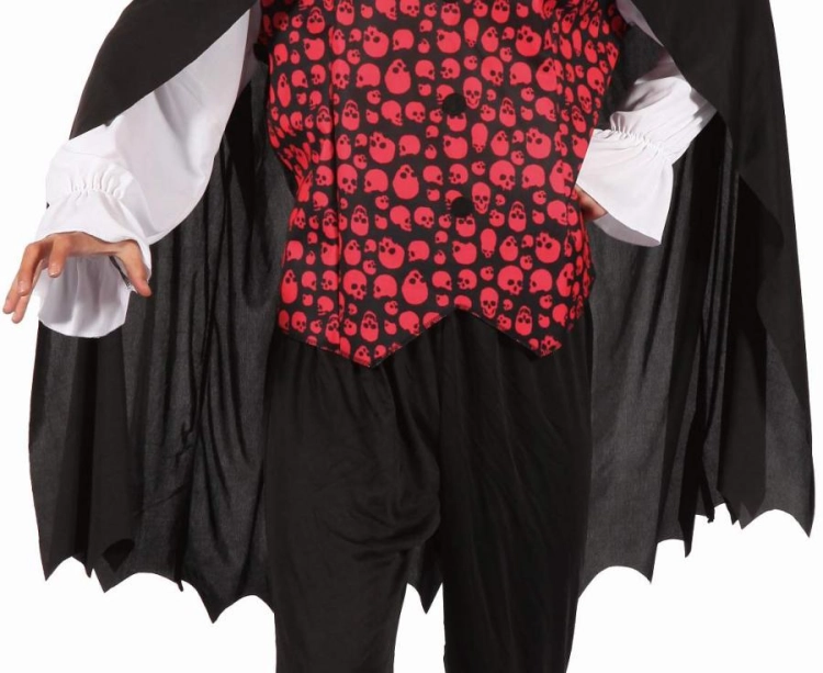 Strój Elegancki Wampir Godan męski (rozmiar 56 / XXL) – komplet: peleryna i bluzka z żabotem (czarno-czerwony). Idealny kostium na Halloween i Karnawał. Kup online lub wypożycz w Zabawne Wydry Tychy.