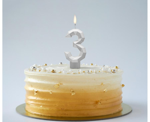 Świeczka Cyfra 3 na tort Godan, metalizowana srebrna. Świeczka urodzinowa 9 cm, idealna dekoracja na 3, 13, 30 urodziny.