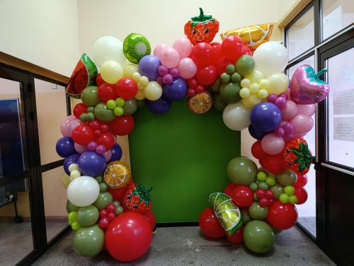 Montaż ścianki balonowej KOŁO 200 cm, girlanda organiczna owocowa (Fruit Party), balony foliowe owoce. Dekoracja na urodziny dziecka Tychy.
