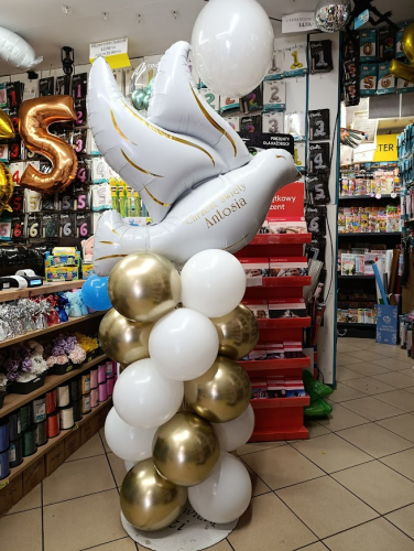 Słup balonowy złoto biały z gołębiem, dekoracja na chrzest święty z imieniem, Zabawne Wydry Tychy.