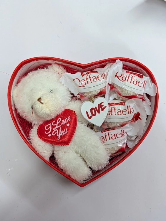 box-prezentowy-serce-mis-raffaello-walentynki.jpg